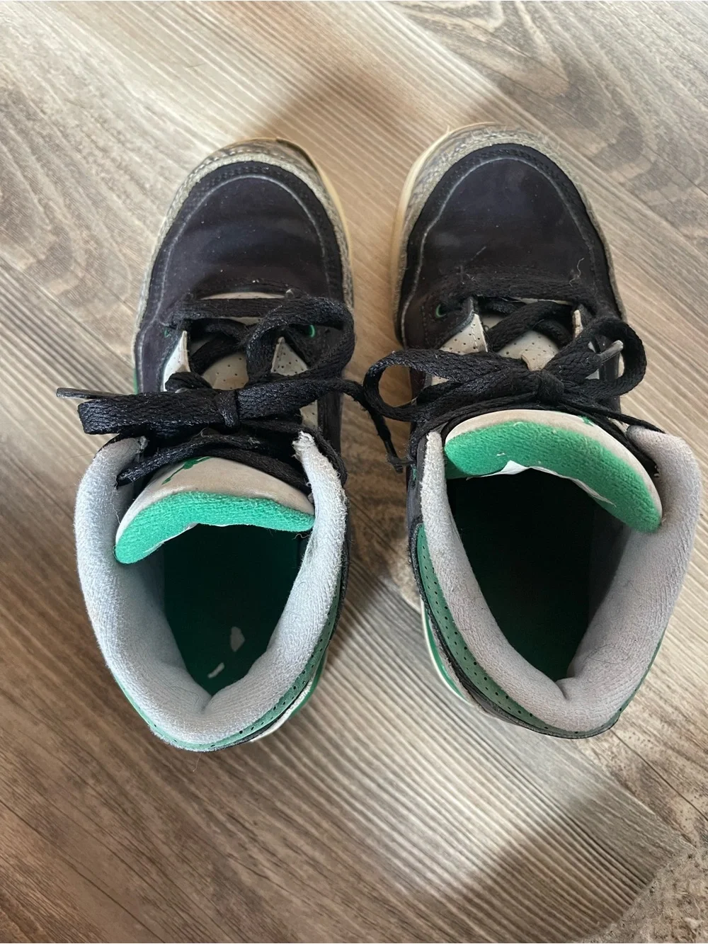 Jordan Kids Black and Green Retro Low-Top Sneakers